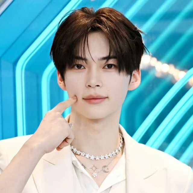 Latest photo of Sung Hanbin (ZEROBASEONE)