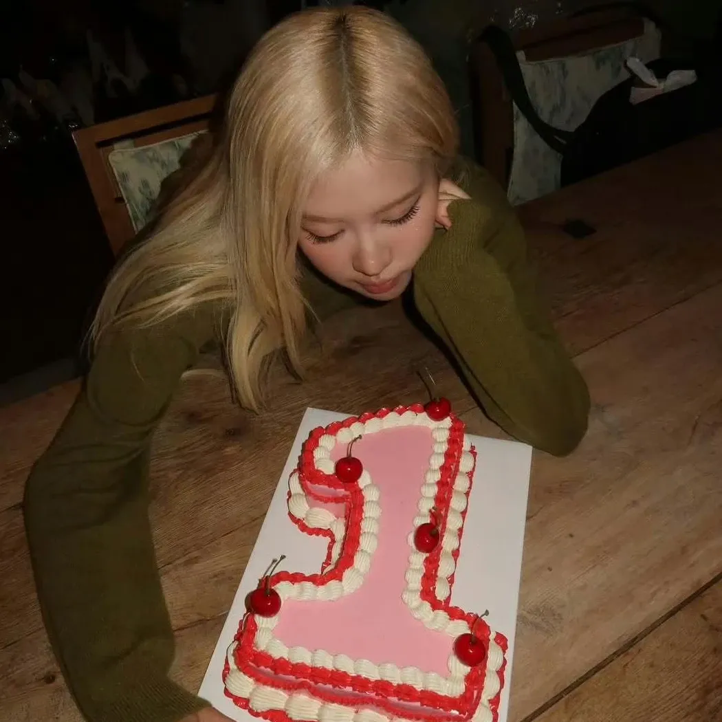 로제 (BLACKPINK) 최근 활동샷