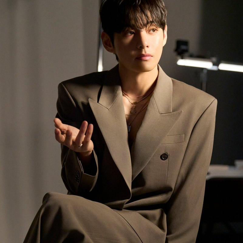 뷔 (방탄소년단) 최근 활동샷