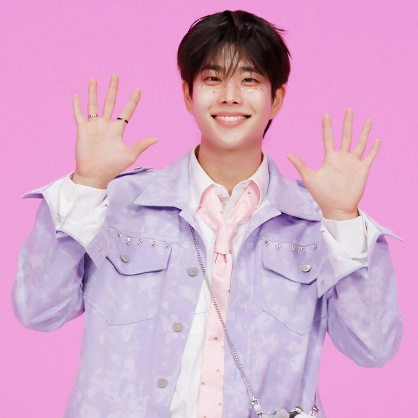 A moment captured by MJ (ASTRO)'s fan