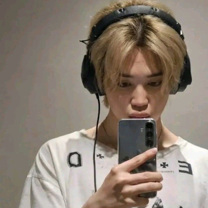 Behind-the-scenes cut of BTS