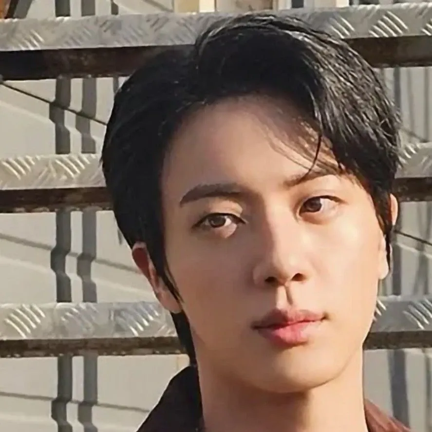진 (방탄소년단)의 최신 사진
