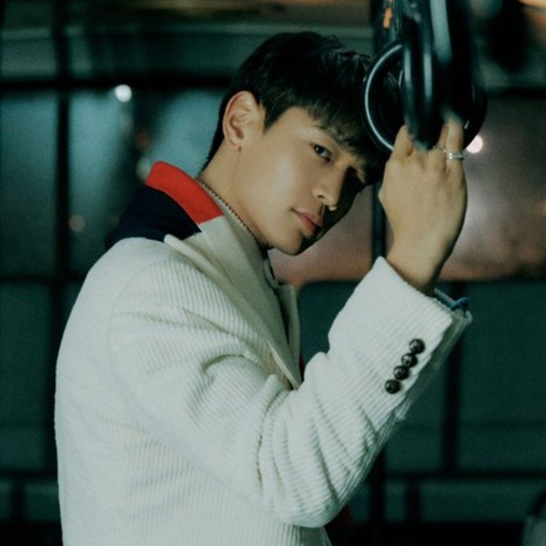 Behind-the-scenes cut of Minho (SHINee)