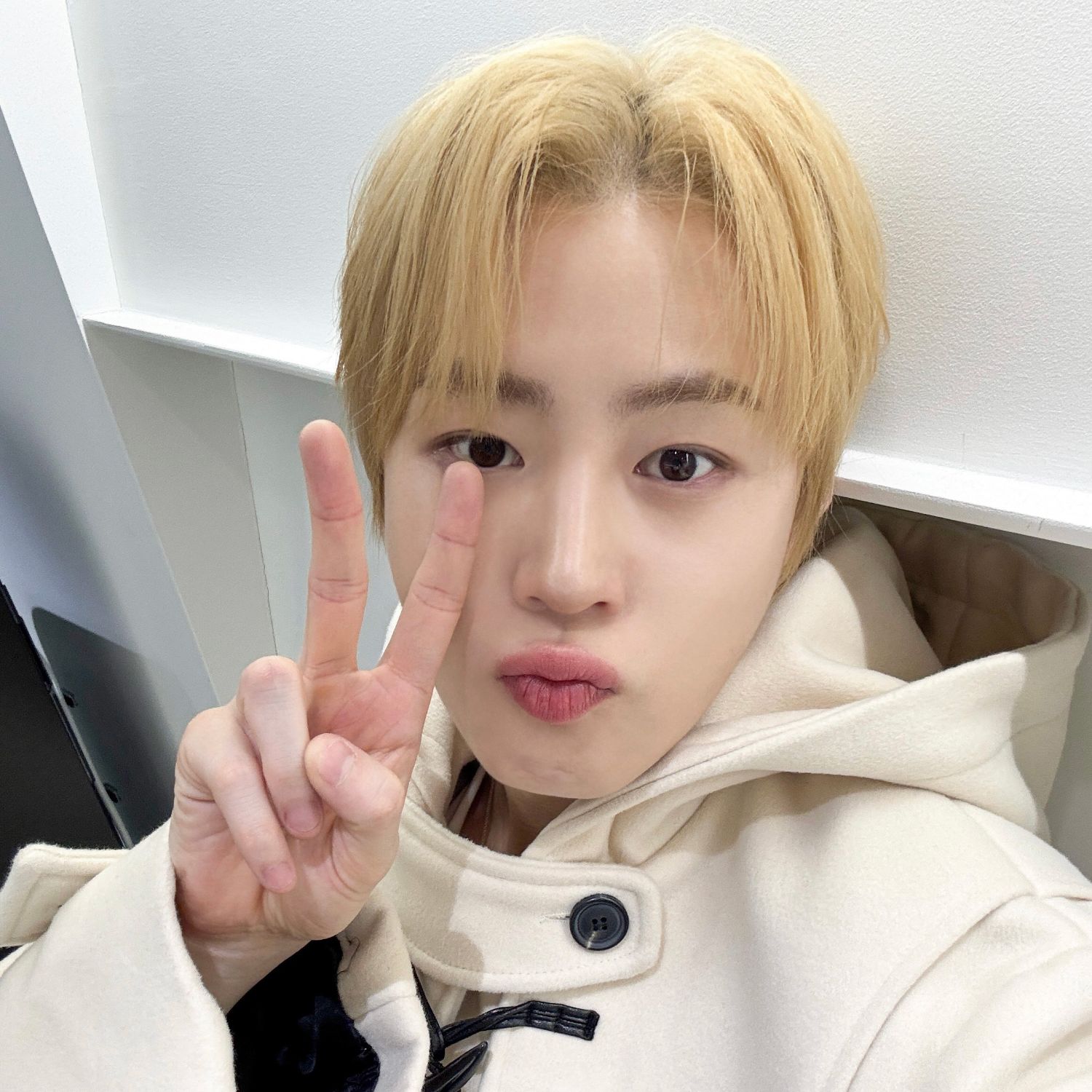 Behind-the-scenes cut of Ha Sungwoon