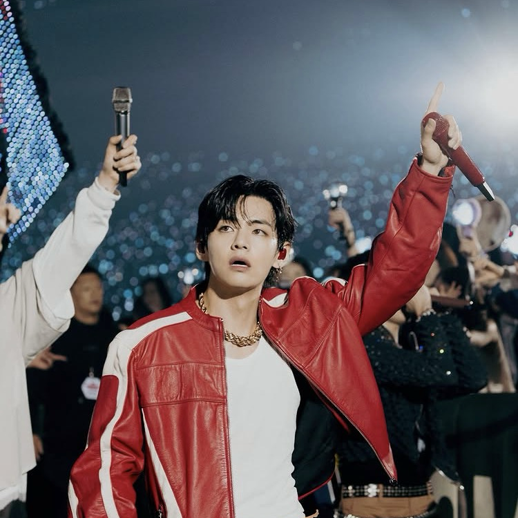 Latest photo of V (BTS)