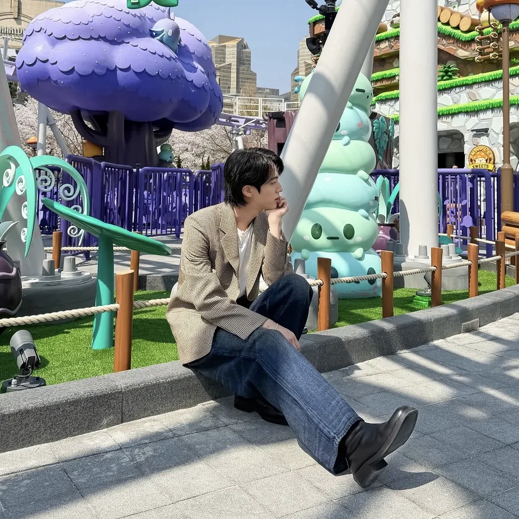 Foto terbaru Jin (BTS)