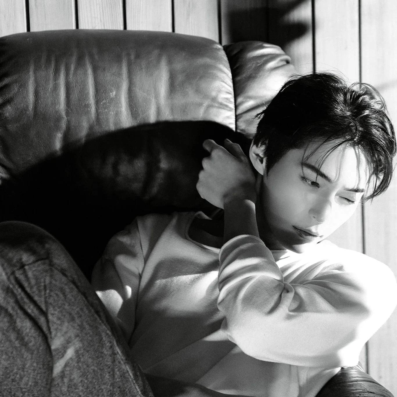 Recent activity shot of Sung Hanbin (ZEROBASEONE)