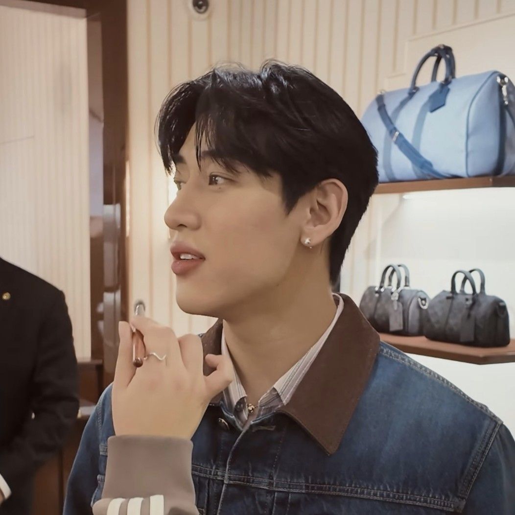 Latest photo of Bambam (GOT7)