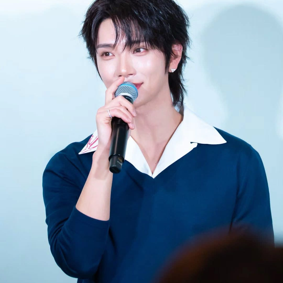 A moment captured by Joshua (SEVENTEEN)'s fan