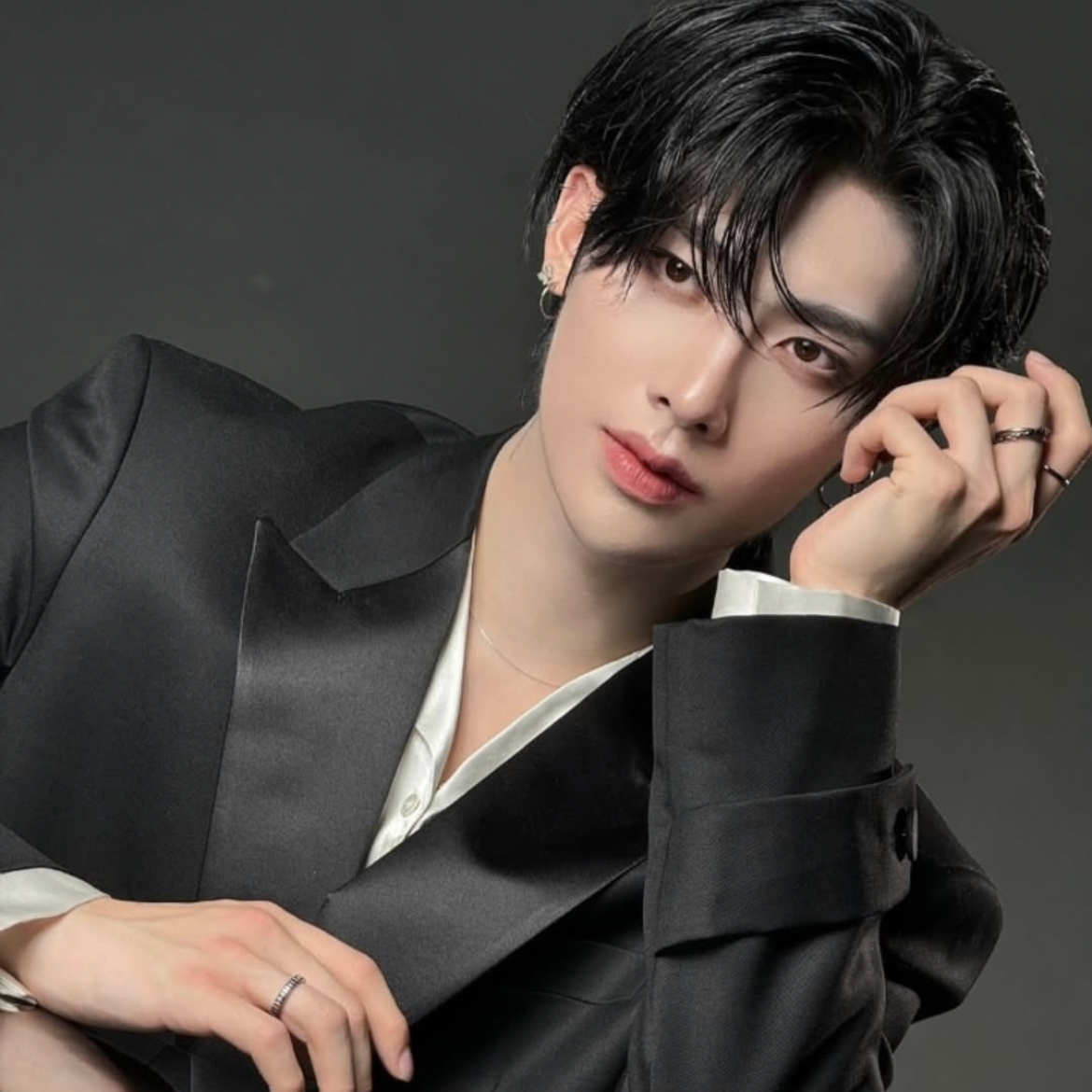 A moment captured by Ricky (ZEROBASEONE)'s fan