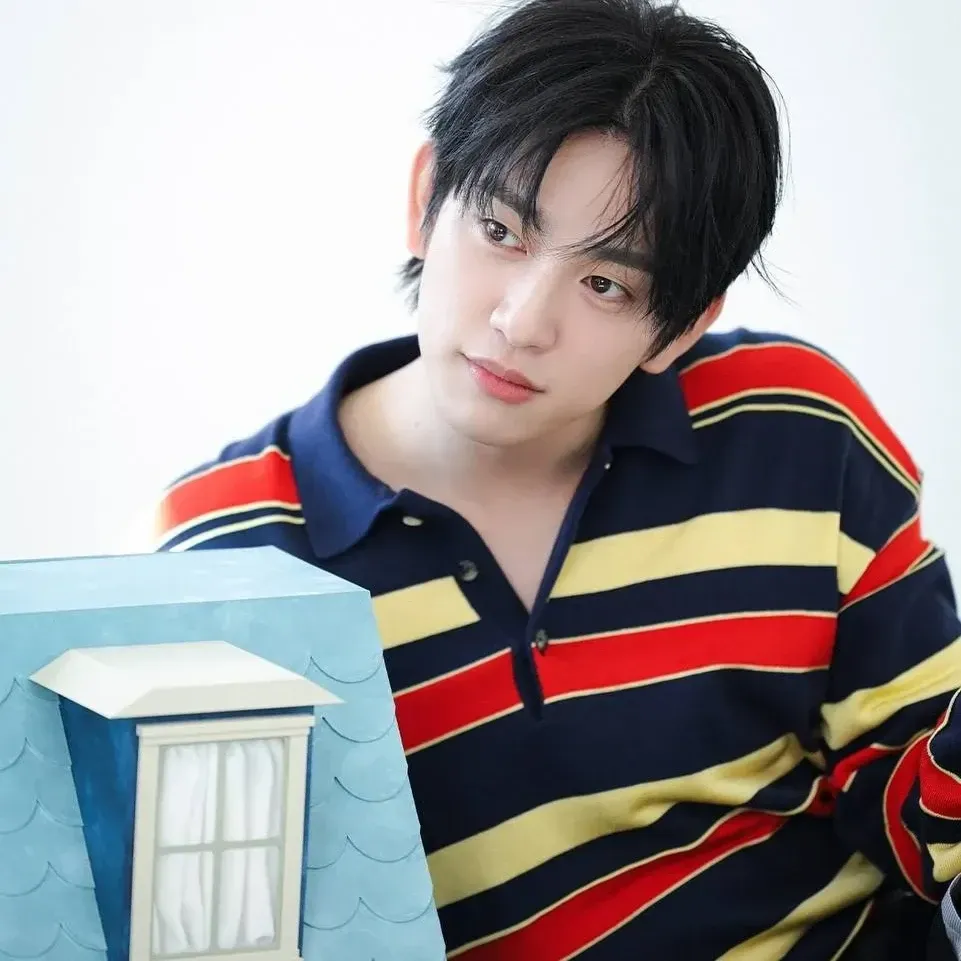 Potret di balik layar Jinyoung (GOT7)