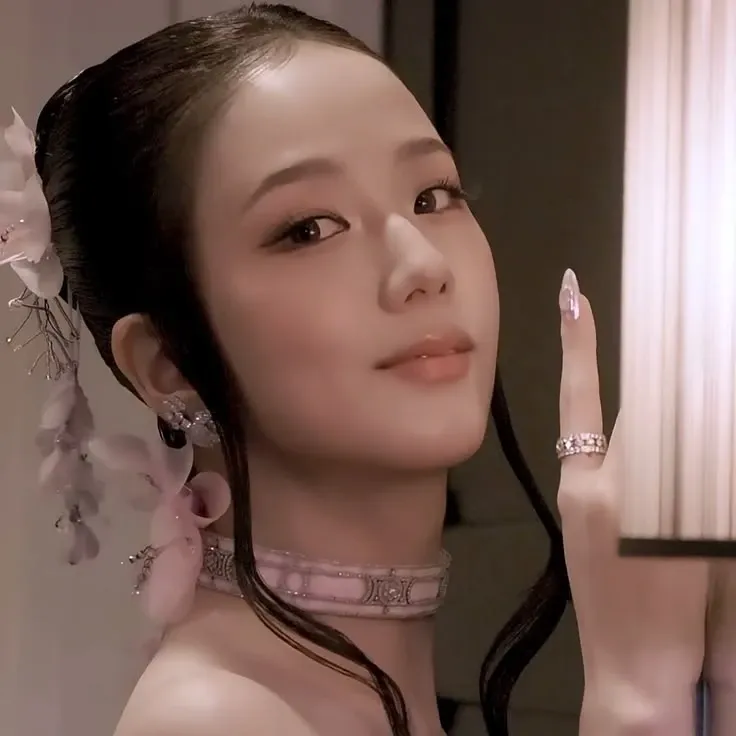 Foto aktivitas terbaru Jisoo (BLACKPINK)