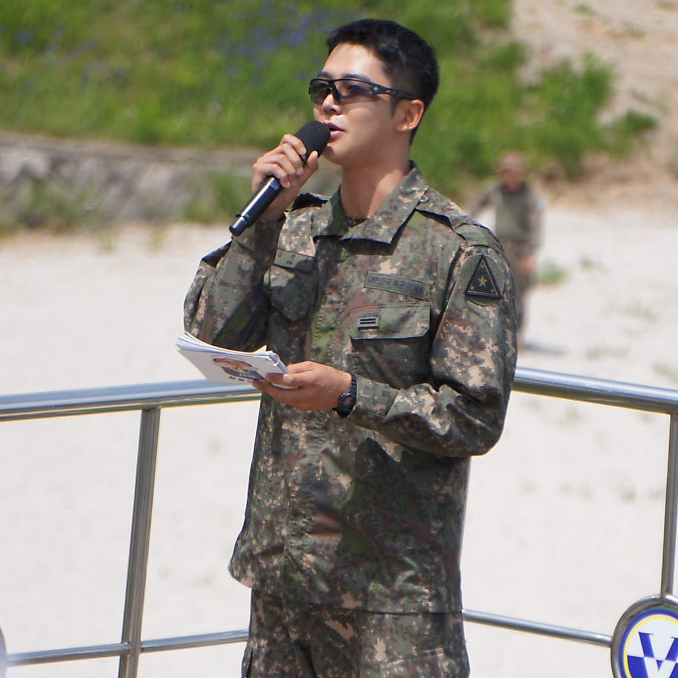 로운의 최신 사진