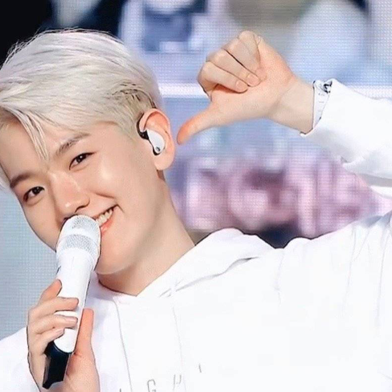 백현 (EXO)의 비하인드 컷