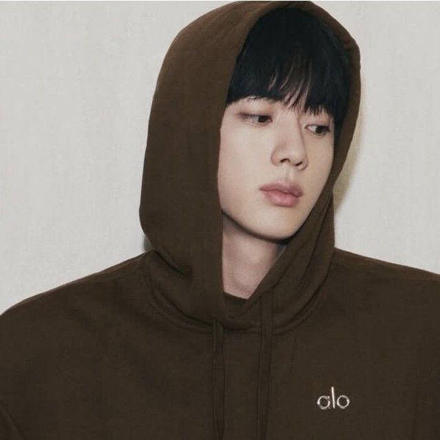 Jin (防弹少年团)的最新活动照片