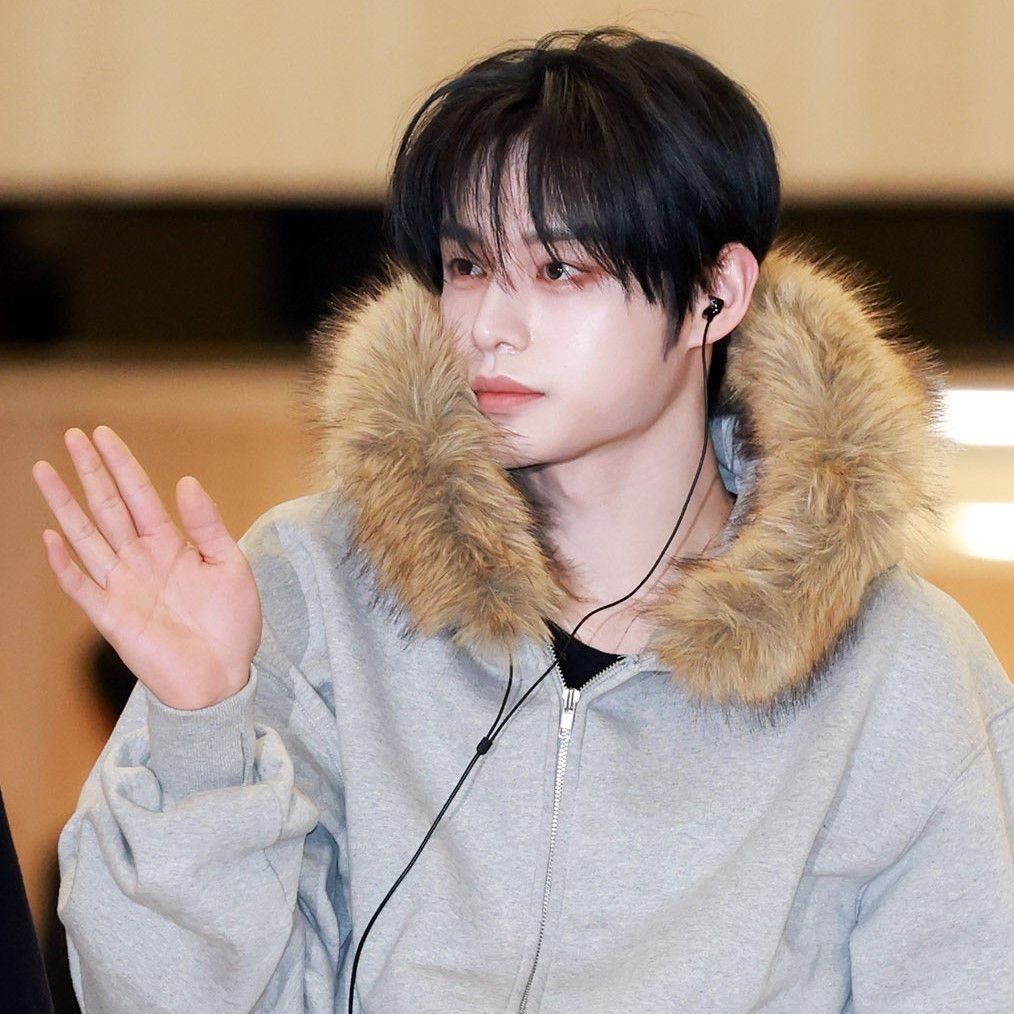 Recent activity shot of Kim Jiwoong (ZEROBASEONE)