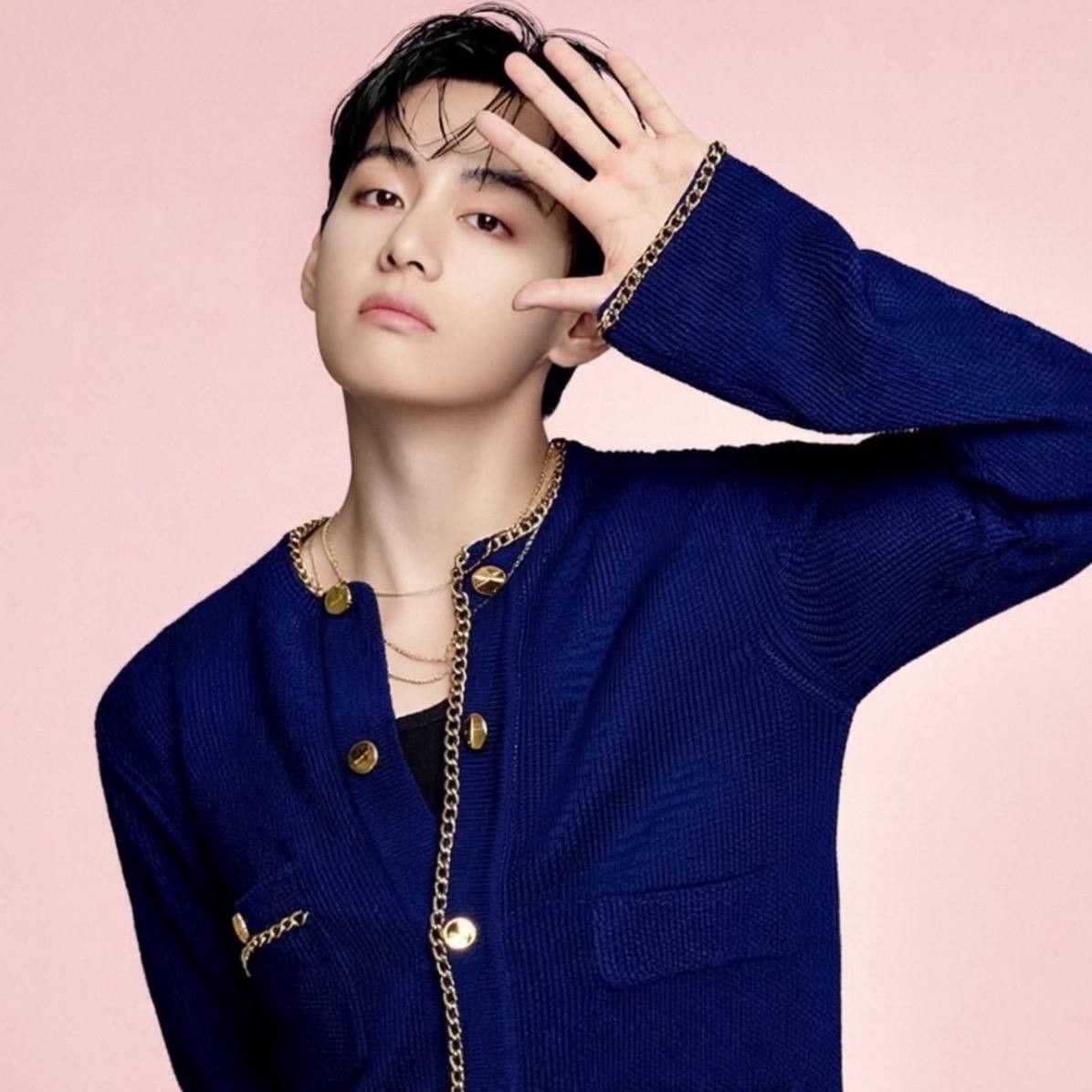 A moment captured by V (BTS)'s fan