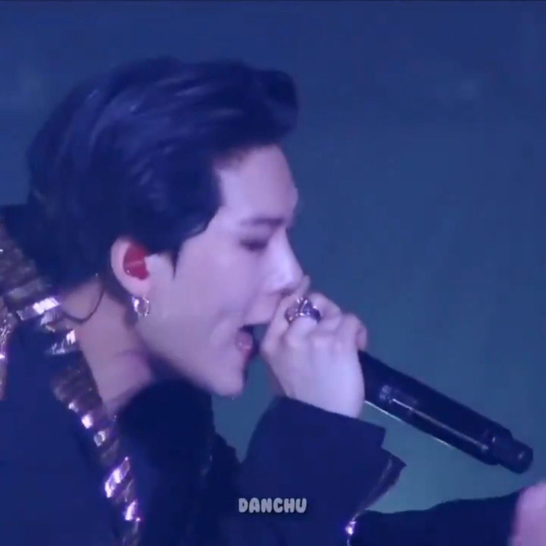 周宪 (MONSTA X)的最新照片