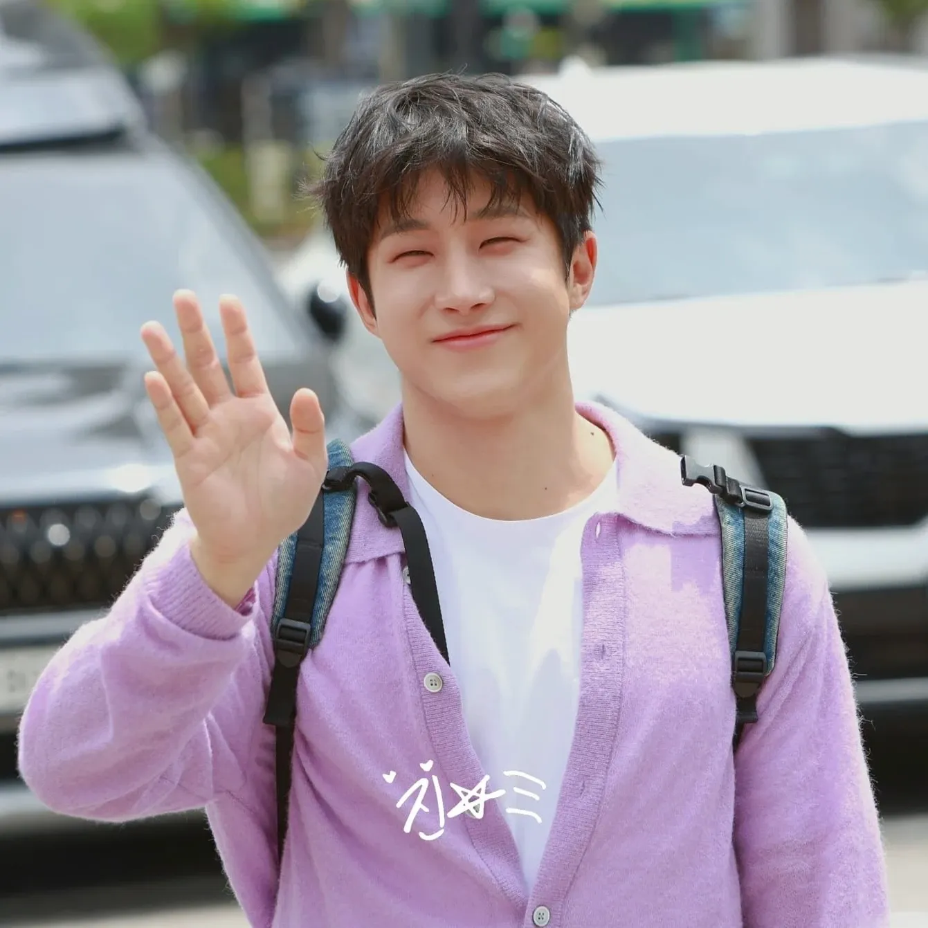 Latest photo of Jinjin (ASTRO)