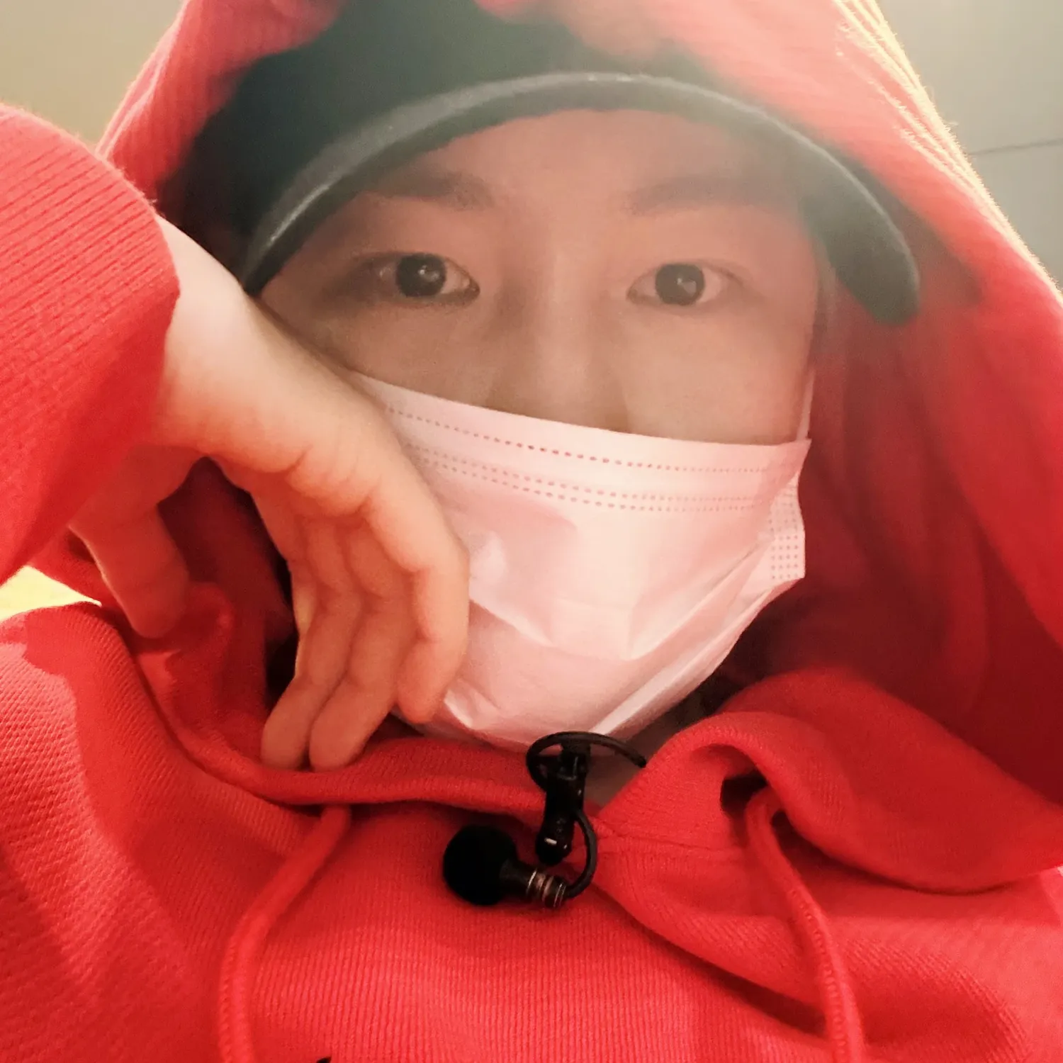 A moment captured by Ha Sungwoon's fan