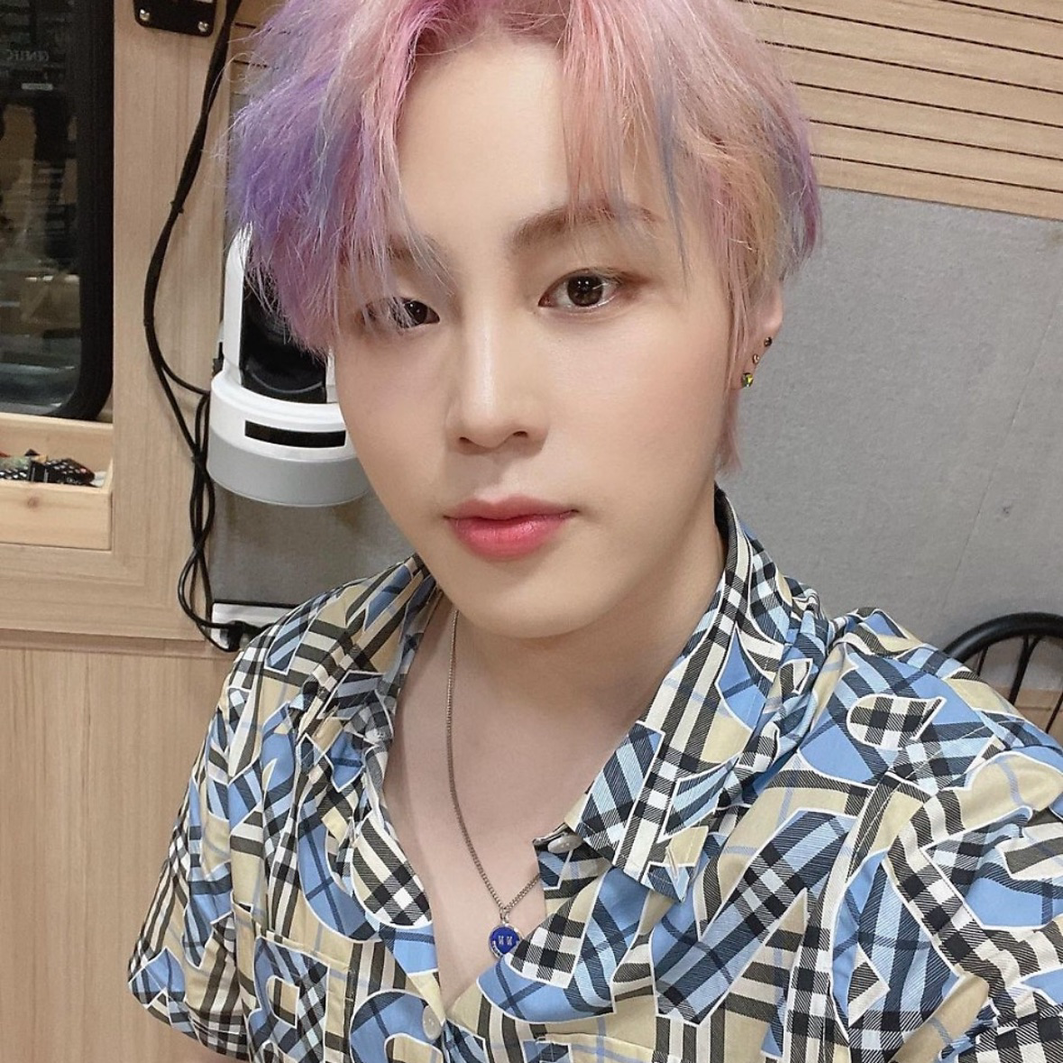 Behind-the-scenes cut of Ha Sungwoon
