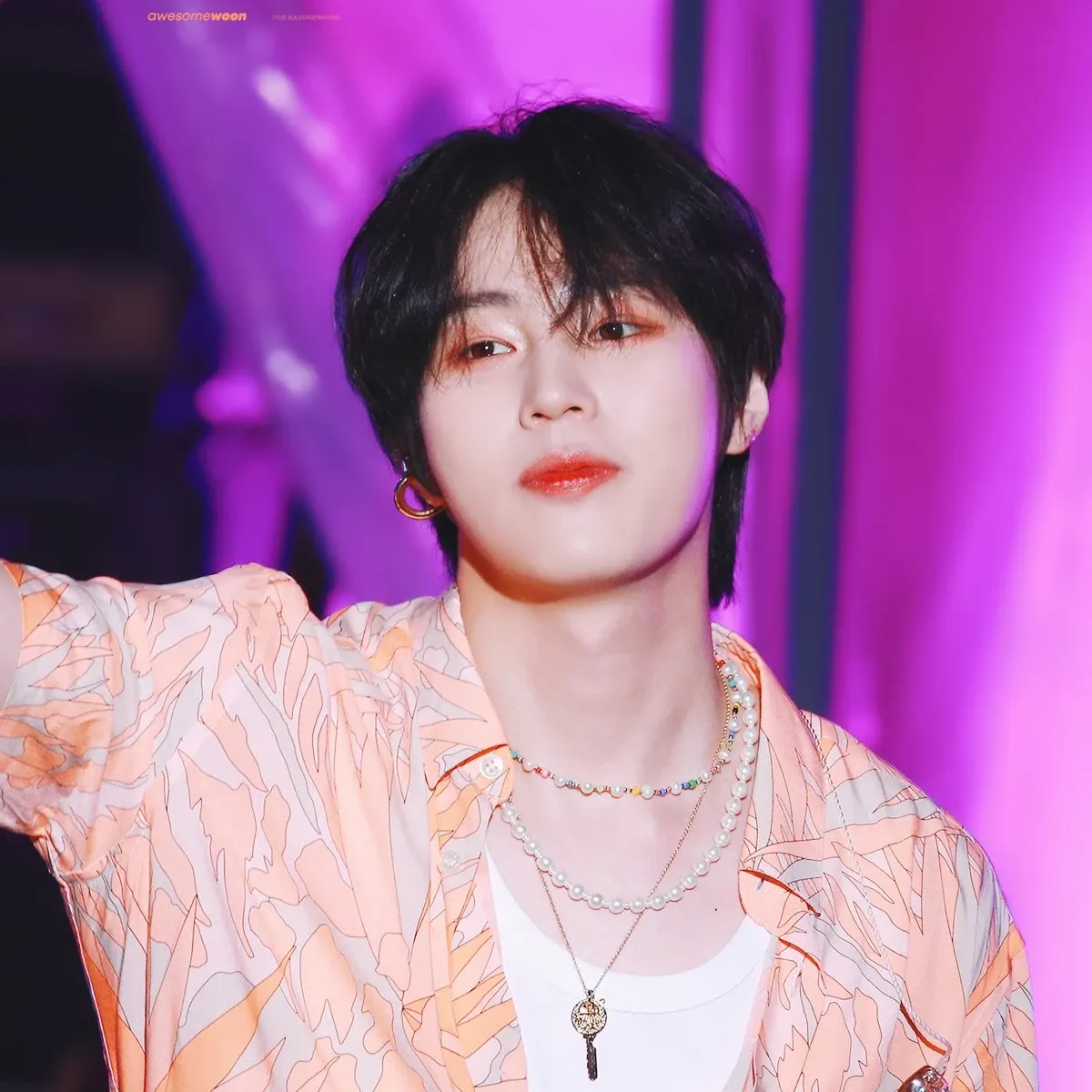 A moment captured by Ha Sungwoon's fan