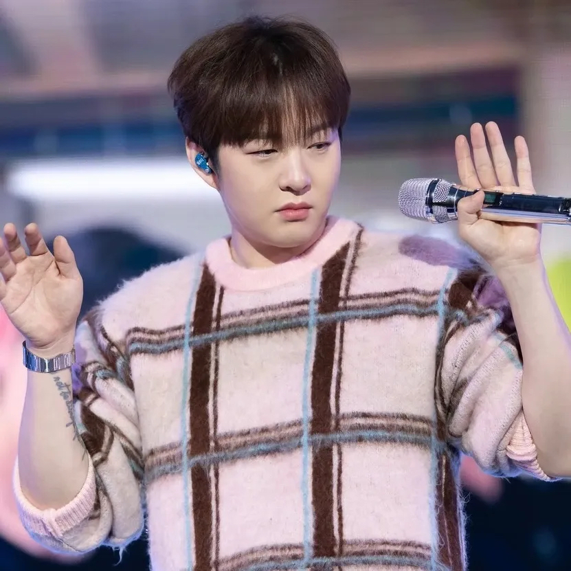 Recent activity shot of Lee Changsub (BTOB)