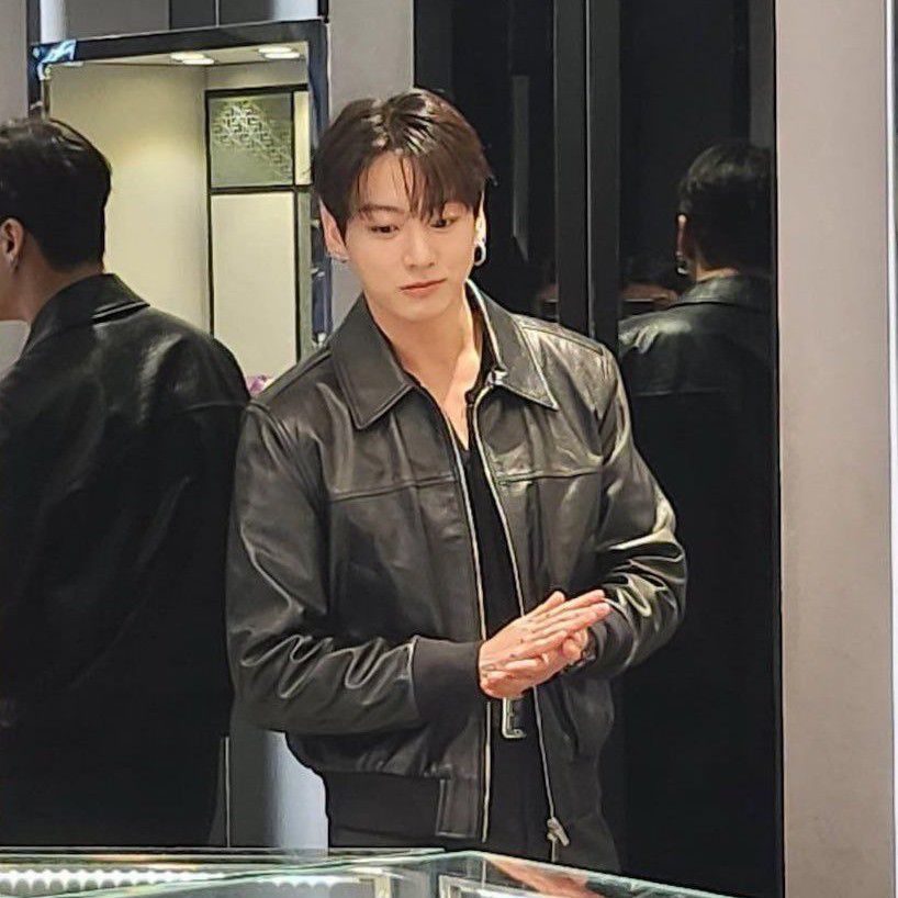 Foto aktivitas terbaru Jungkook (BTS)