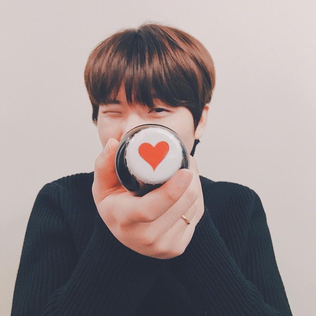 A moment captured by Jung Seunghwan's fan