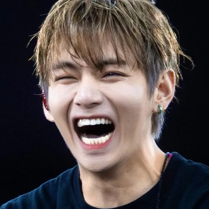 Foto terbaru V (BTS)