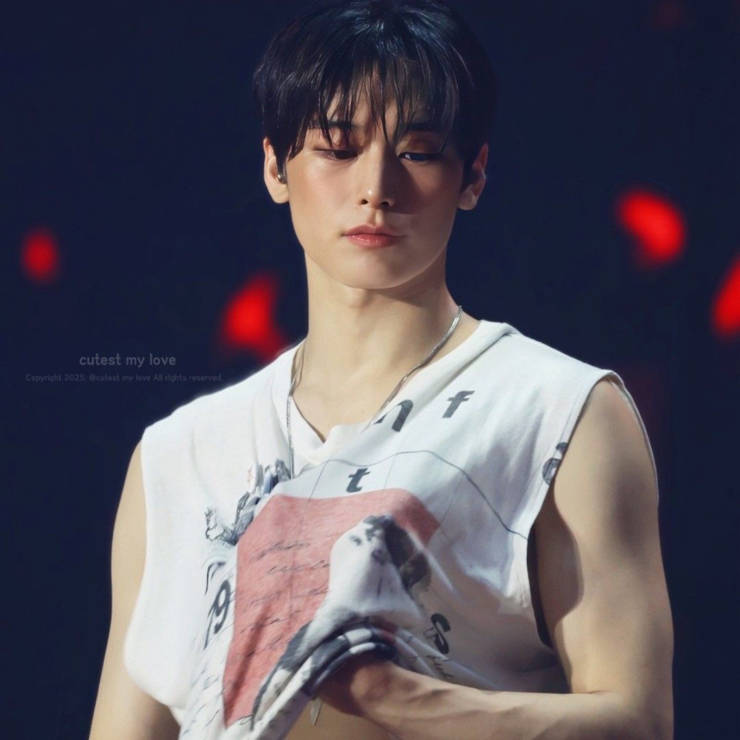 A moment captured by Juyeon (THE BOYZ)'s fan