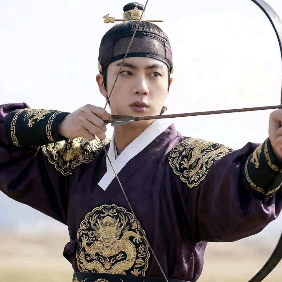 Momen yang diabadikan oleh penggemar Jin (BTS)