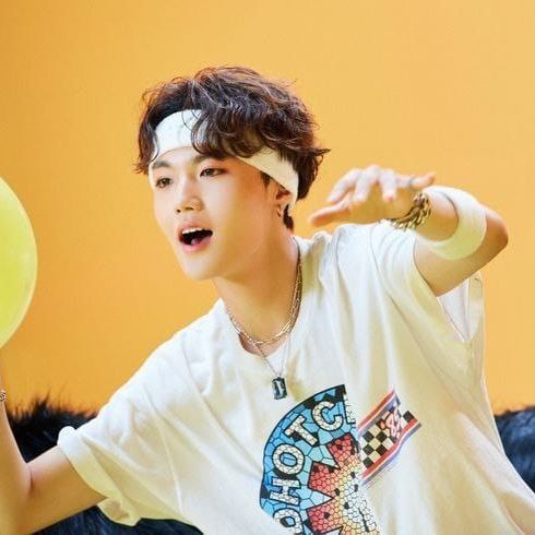 Latest photo of Doyoung (TREASURE)