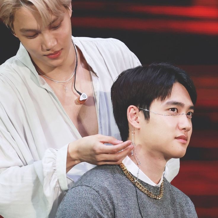 Behind-the-scenes cut of EXO