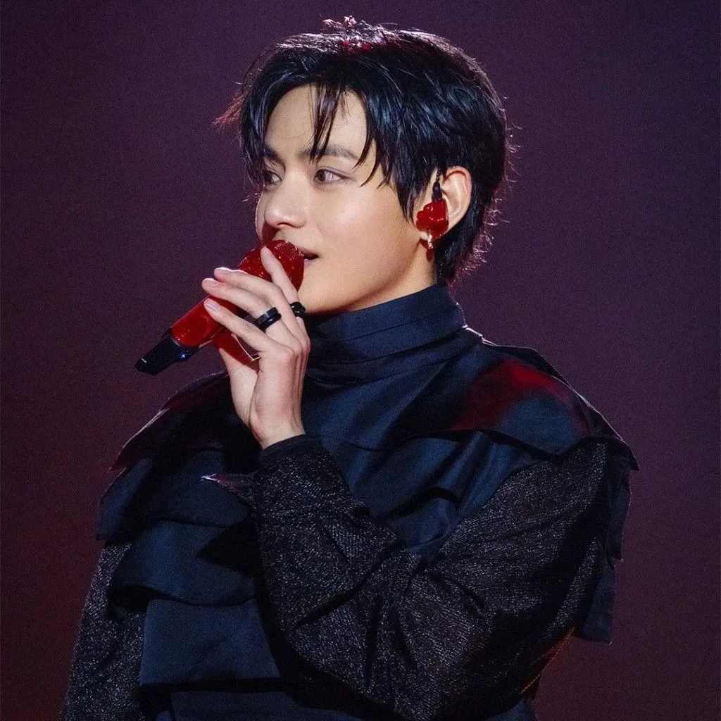V (BTS)の最新写真