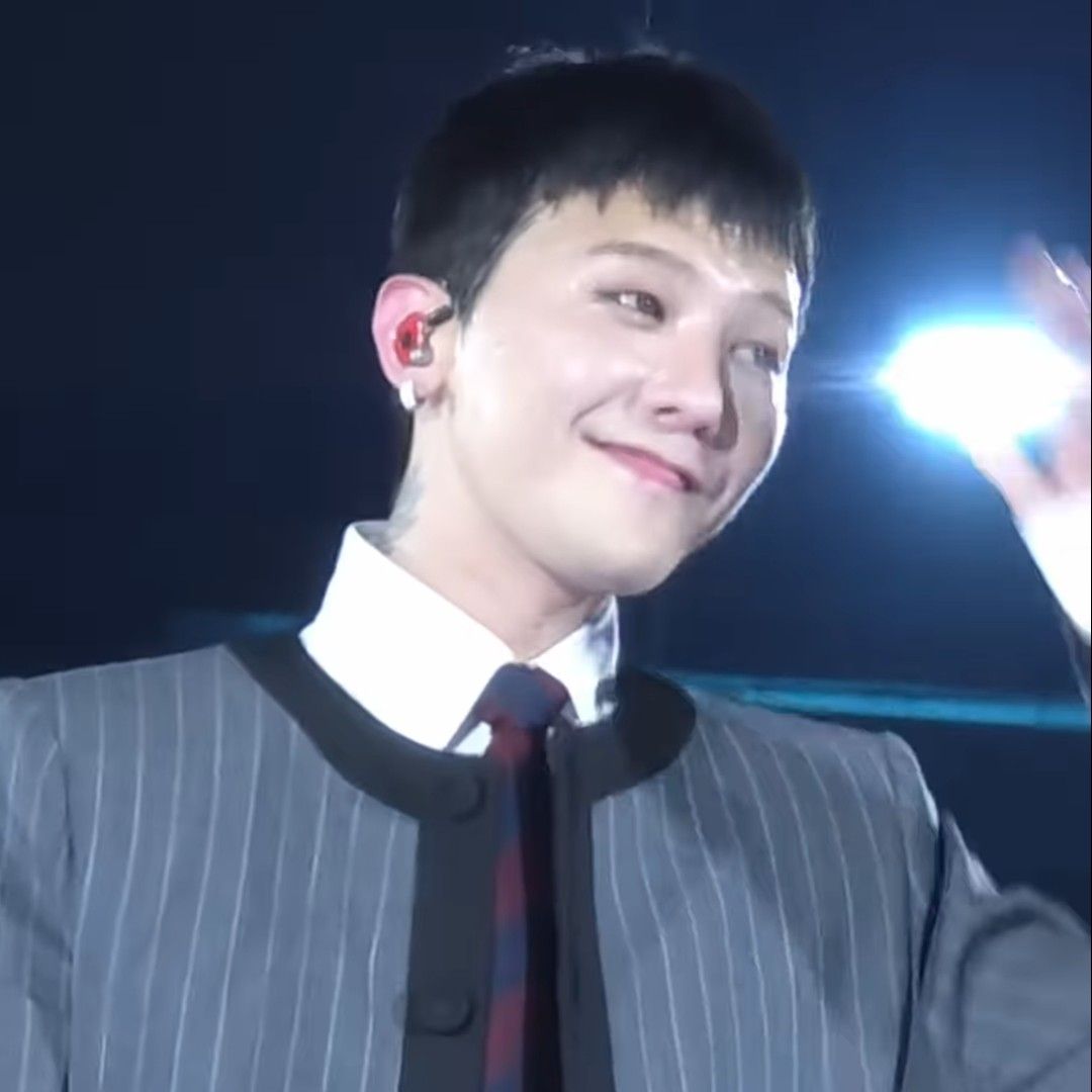 Recent activity shot of G-DRAGON (BIGBANG)