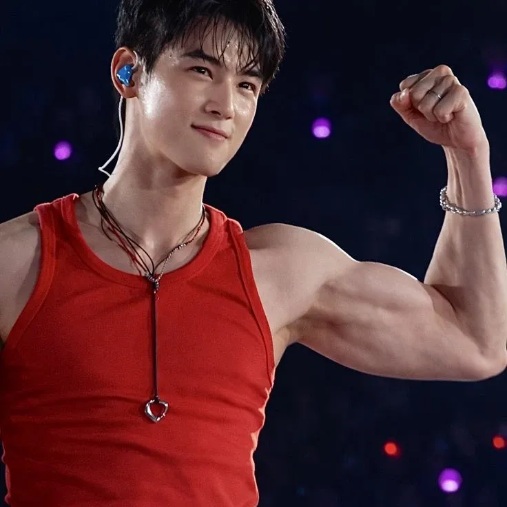 Latest photo of Eunwoo (ASTRO)