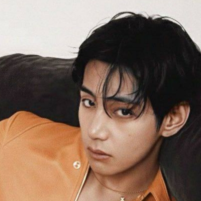 뷔 (방탄소년단)의 최신 사진