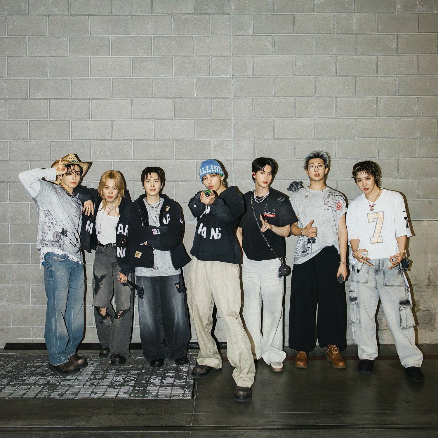Behind-the-scenes cut of BTS