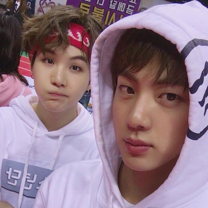 Momen yang diabadikan oleh penggemar Jin (BTS)