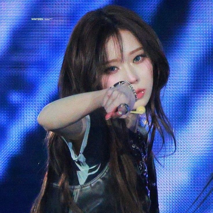 윈터 (에스파) 최근 활동샷