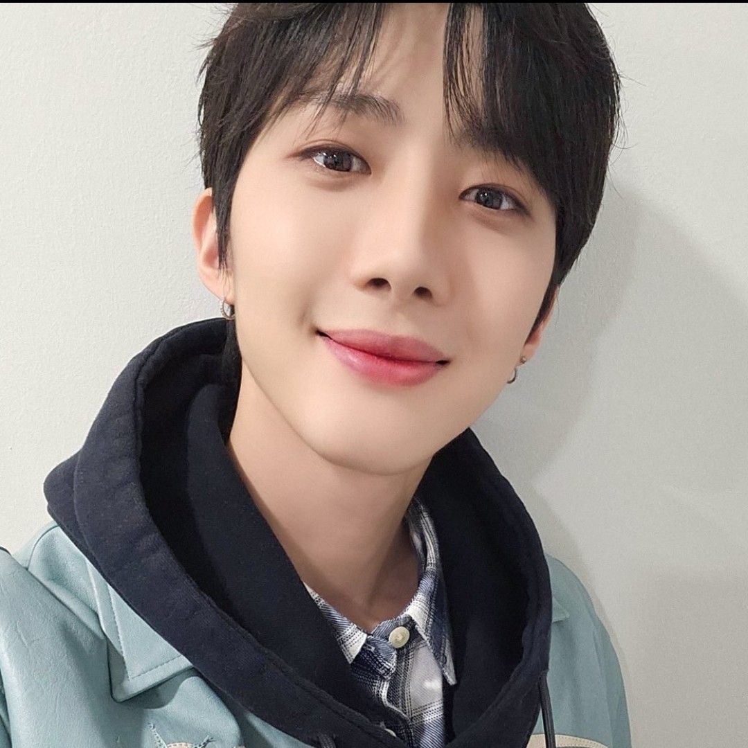 Behind-the-scenes cut of Hui (PENTAGON)