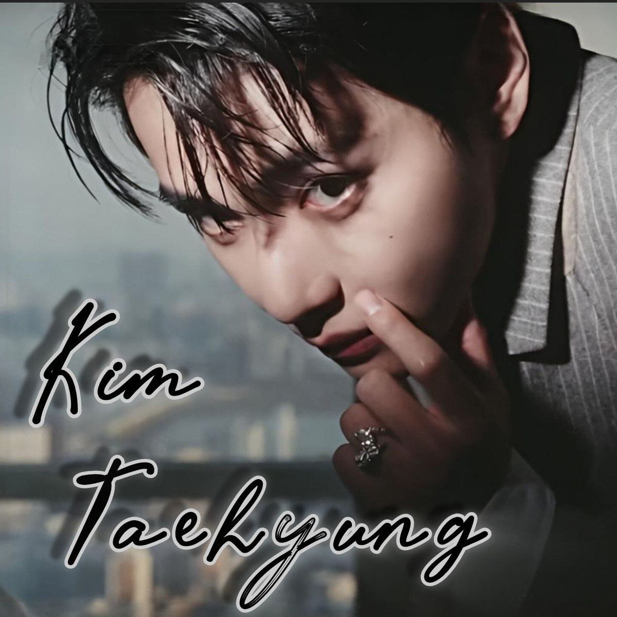 뷔 (방탄소년단)의 최신 사진