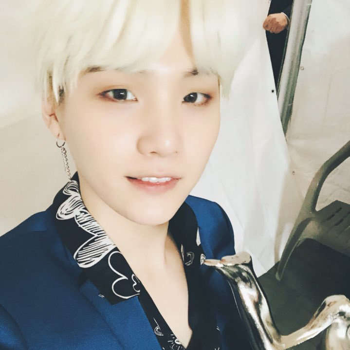 SUGA (防彈少年團)的幕後花絮