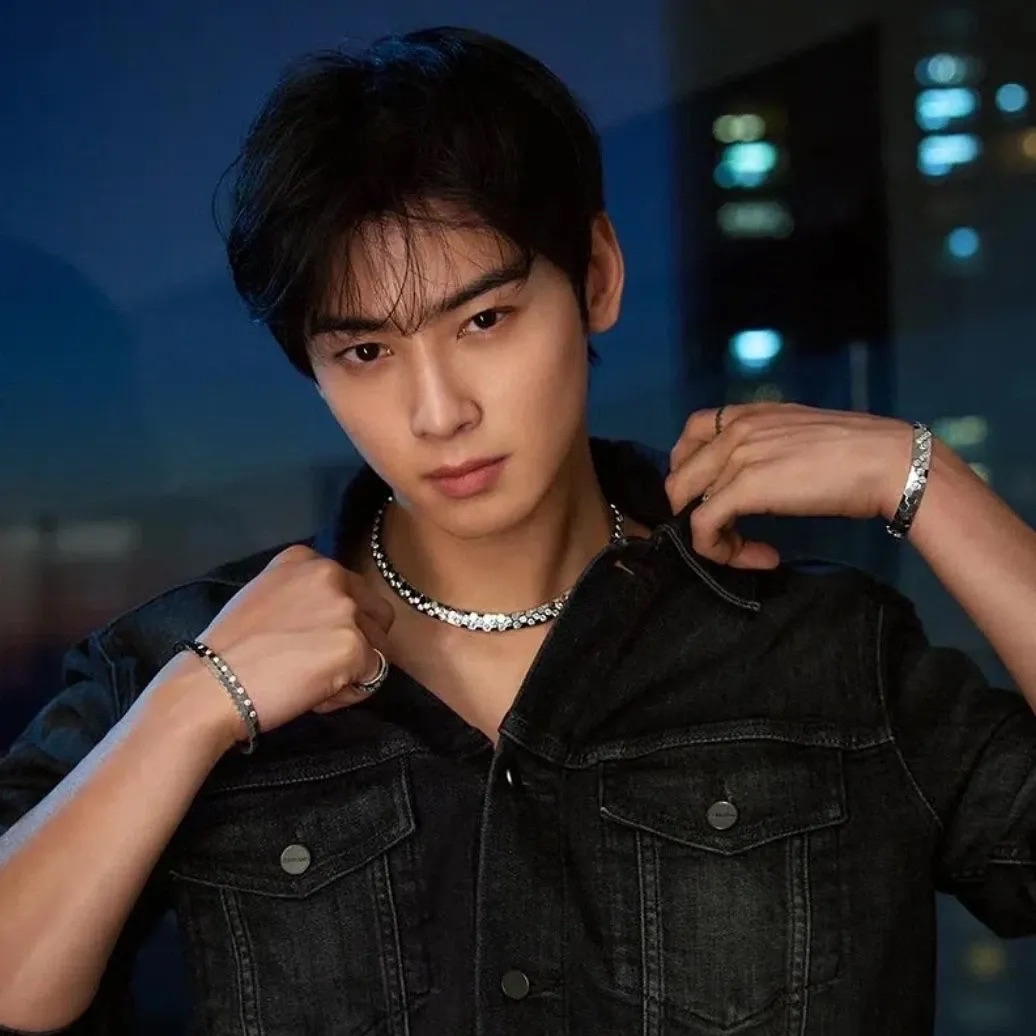 Recent activity shot of Eunwoo (ASTRO)