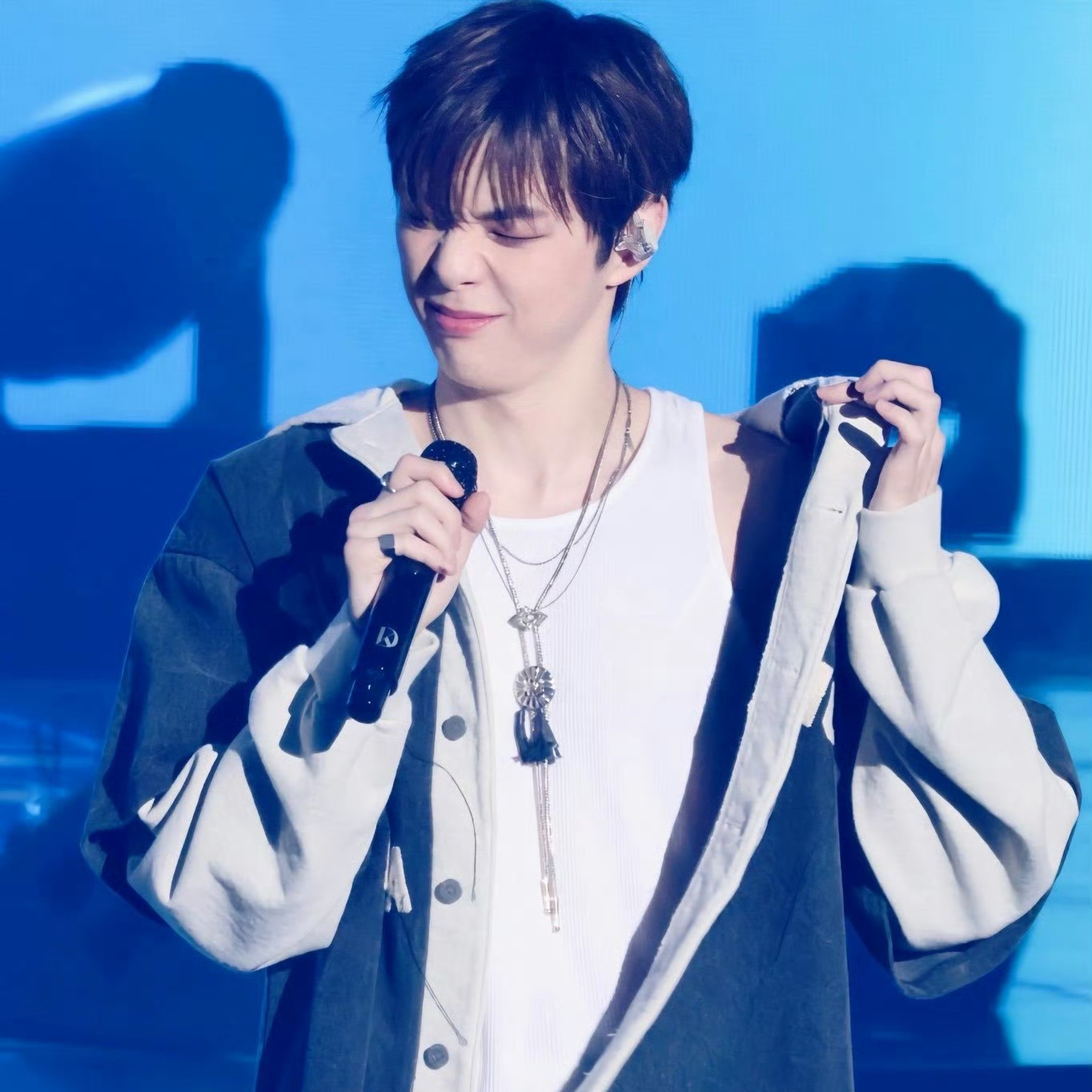 Behind-the-scenes cut of Kang Daniel