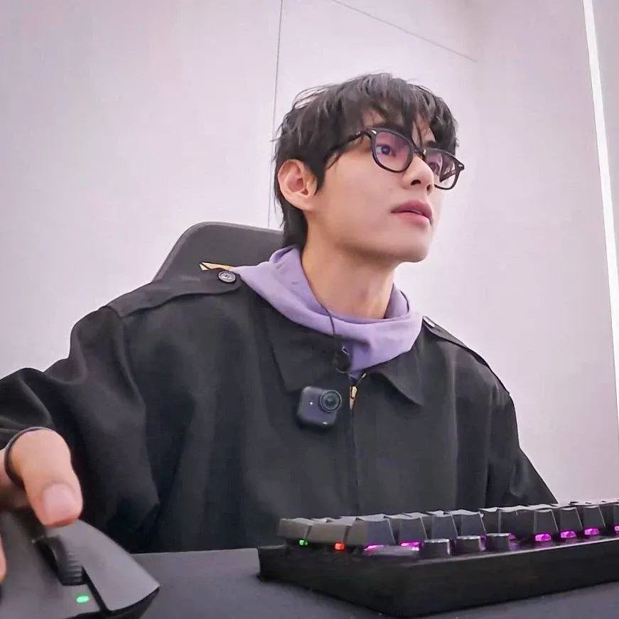뷔 (방탄소년단)의 비하인드 컷
