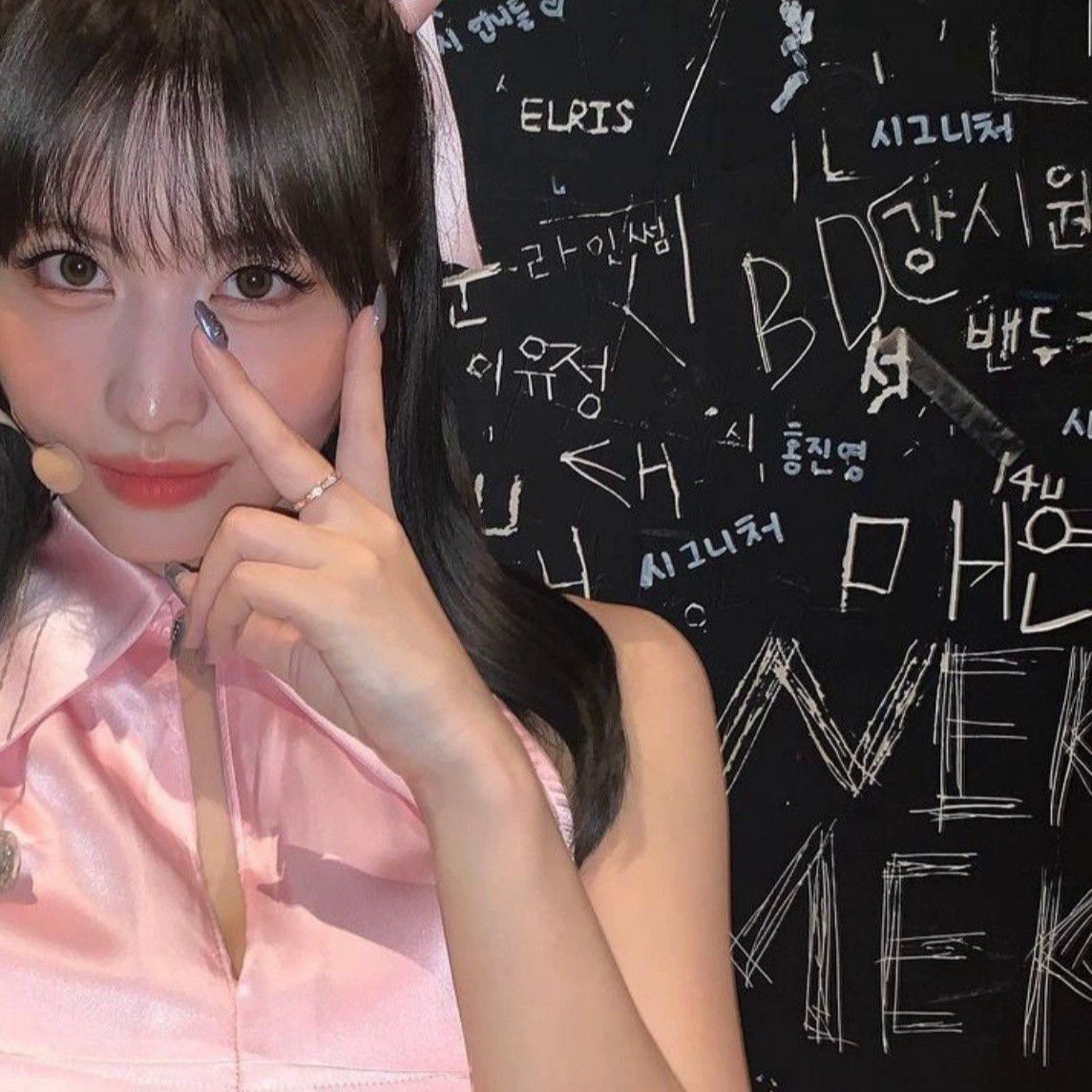 Foto aktivitas terbaru Momo (TWICE)