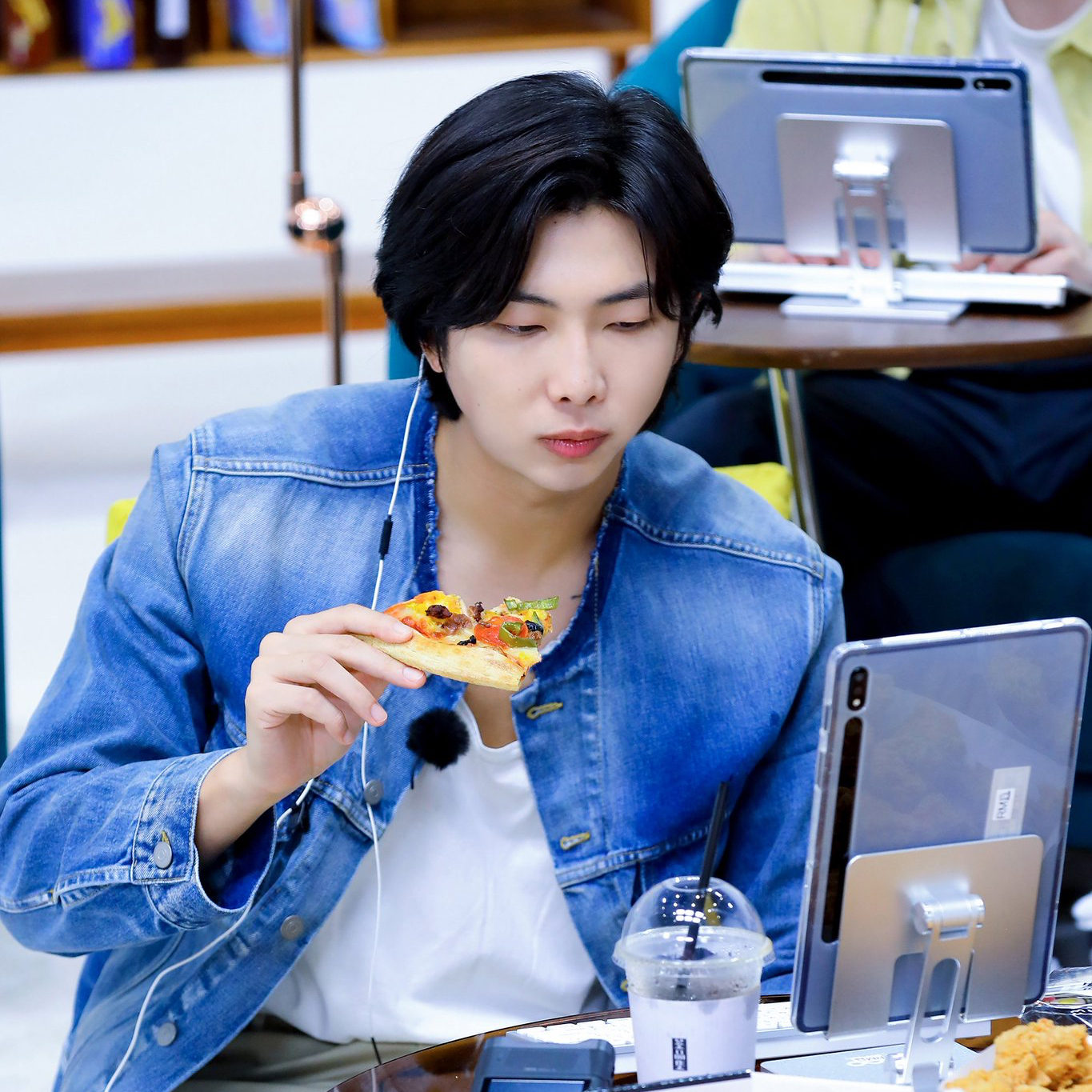 Behind-the-scenes cut of BTS