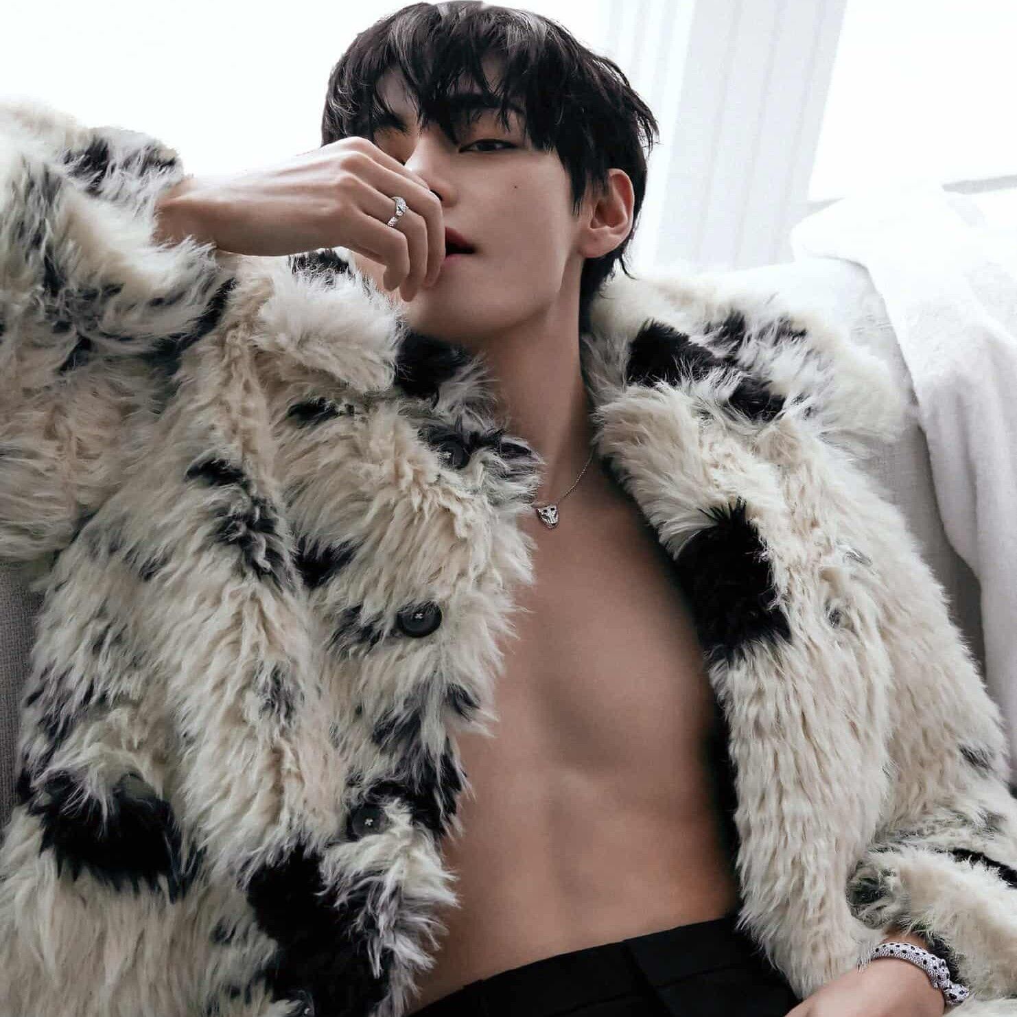 뷔 (방탄소년단)의 최신 사진